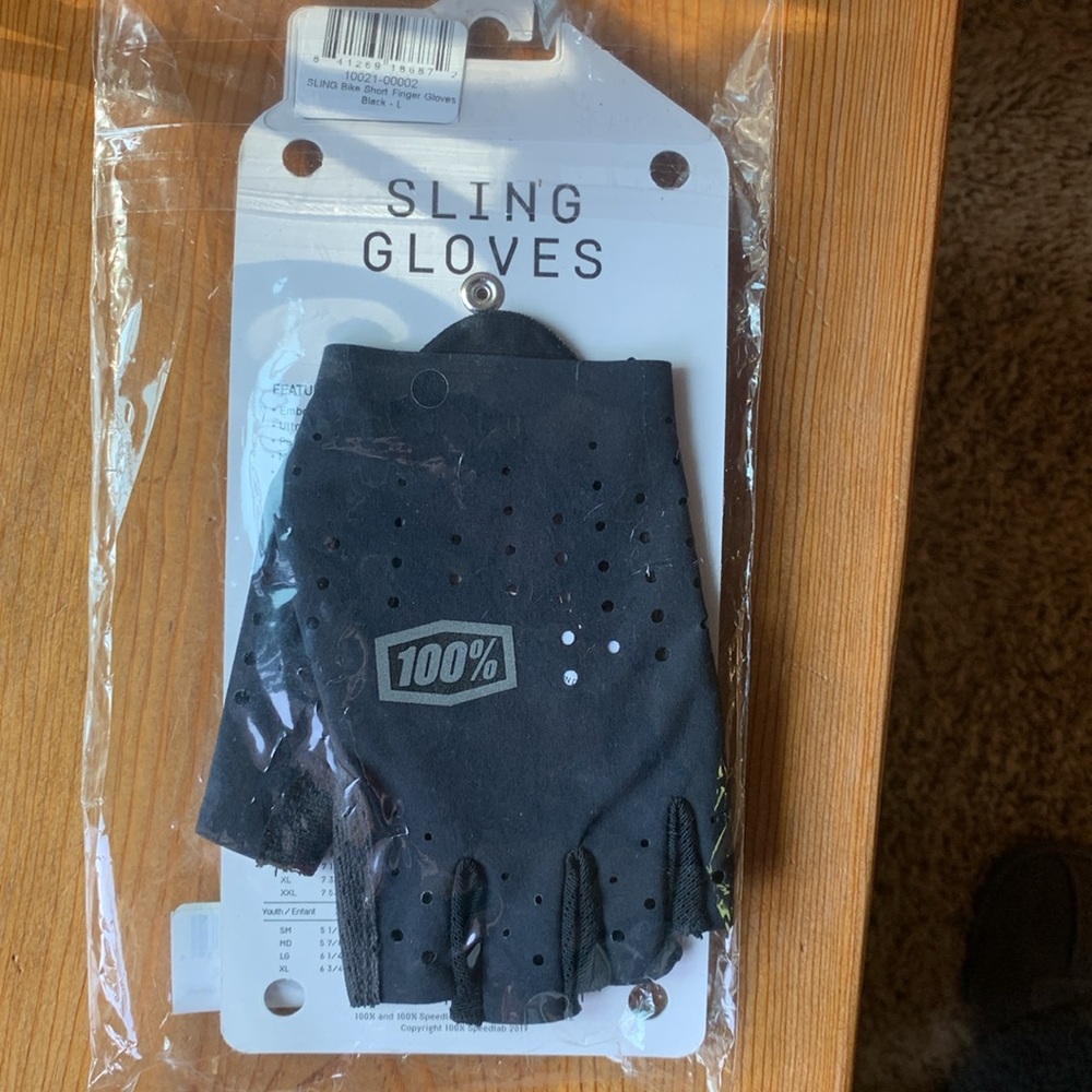 NWT short finger bike gloves